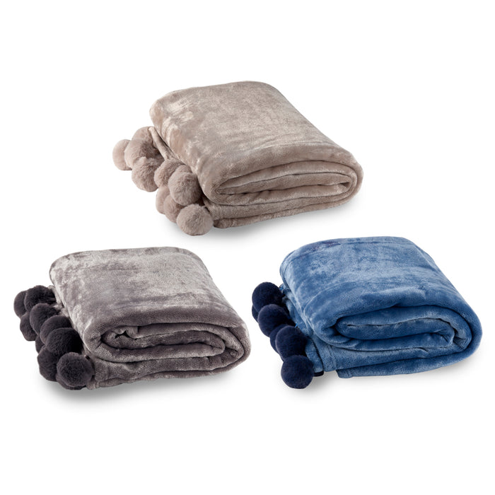 שמיכת קורל פליז עם פומפונים