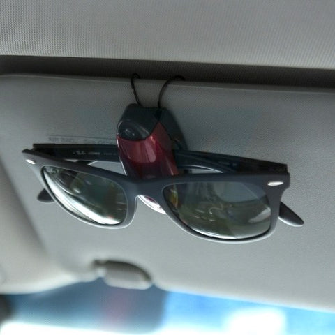 מחזיק משקפיים איכותי לרכב | קליפס משקפיים לרכב | מחזיק ממותג למשקפיים | קליפס ממותג למשקפיים | תופסן למשקפיים ממותג | תופסן משקפיים לרכב