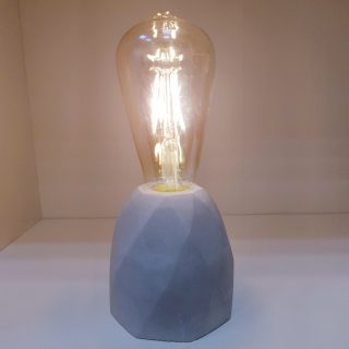 מנורה מעוצבת עם נורת LED
